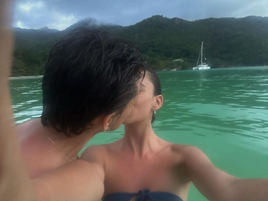 Ντέβα Κασέλ: Κάνει διακοπές στις Σεϋχέλλες