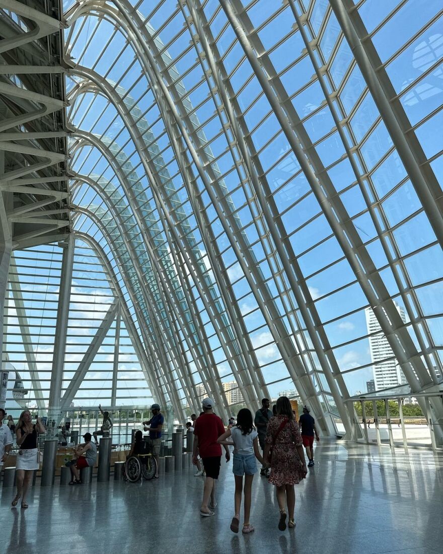 Δανάη Μπάρκα: Συνεχίζει το ταξίδι της στην Ισπανία - Οι φωτογραφίες από τη Βαλένθια