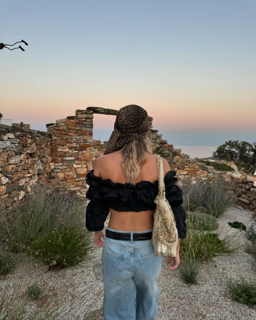 Κλέλια Ανδριολάτου: Το καλοκαιρινό βίντεο της ηθοποιού - Κάνει βουτιές στην Κίμωλο και μένει τόπλες