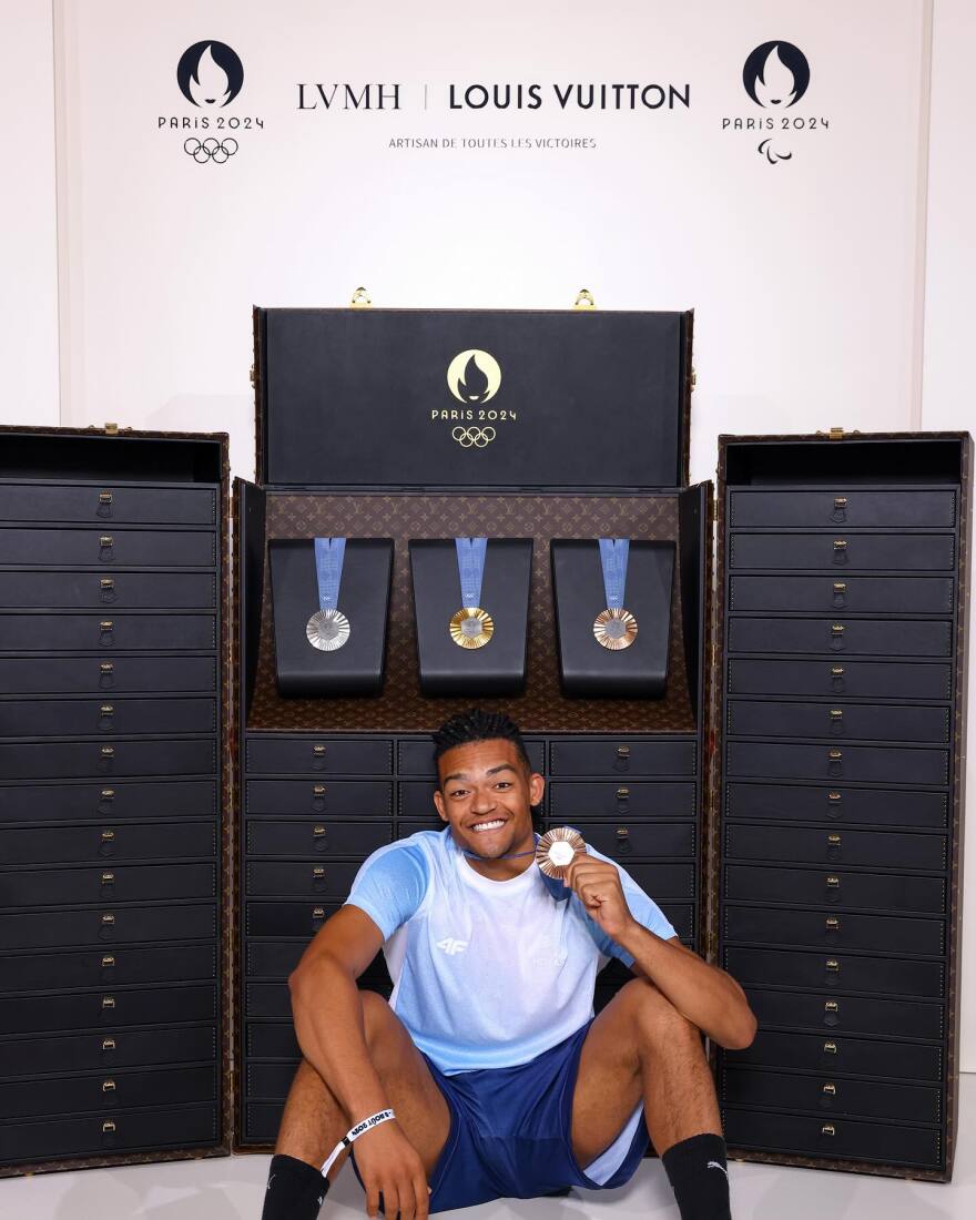 Παρίσι 2024: Ο Καραλής σημαιοφόρος στην τελετή λήξης των Ολυμπιακών Αγώνων