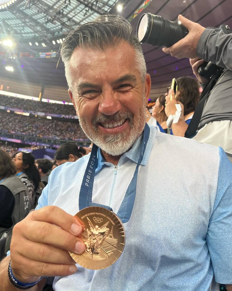 Παρίσι 2024: Ο Καραλής σημαιοφόρος στην τελετή λήξης των Ολυμπιακών Αγώνων