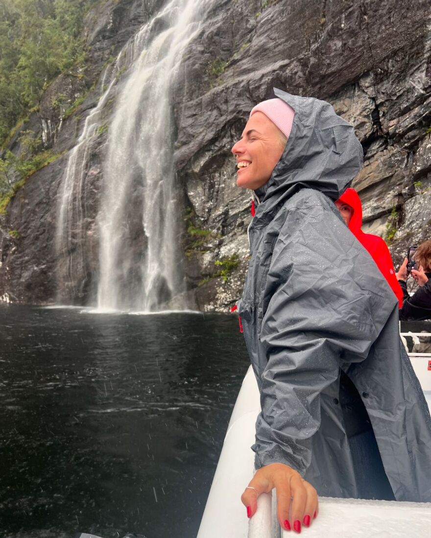 Χριστίνα Κοντοβά: Εξερευνεί τα νορβηγικά φιόρδ - Δείτε βίντεο