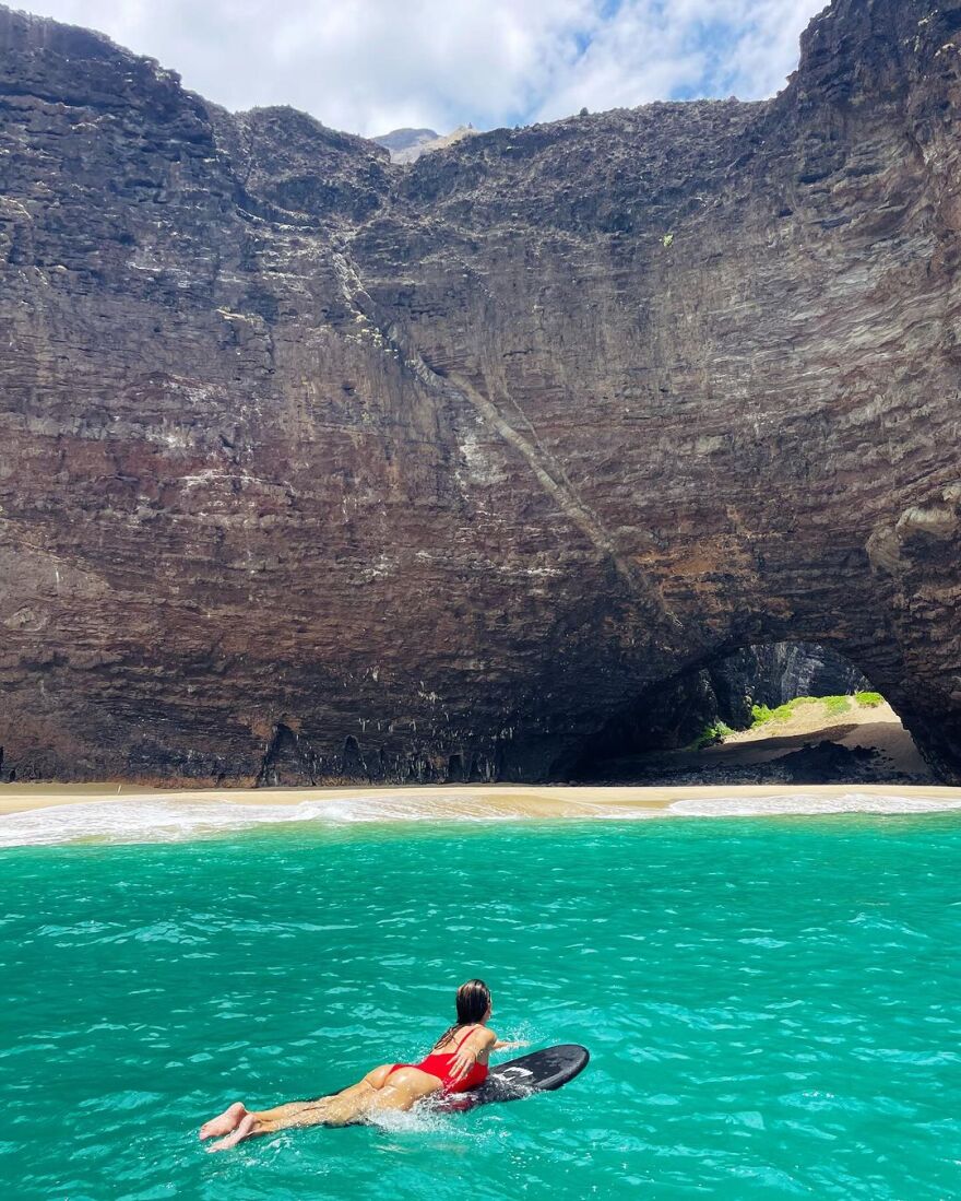 Αλεσάντρα Αμπρόσιο: Συνεχίζει τις διακοπές της στη Χαβάη 