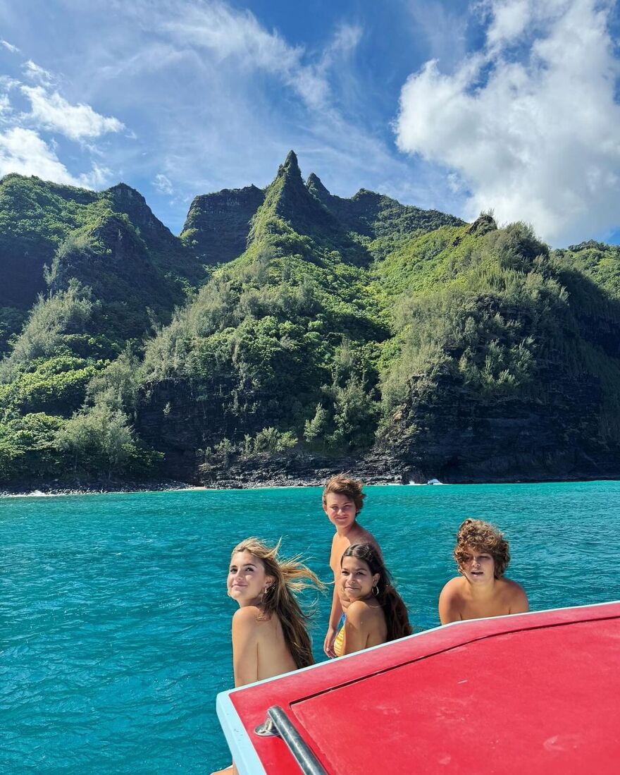 Αλεσάντρα Αμπρόσιο: Συνεχίζει τις διακοπές της στη Χαβάη 