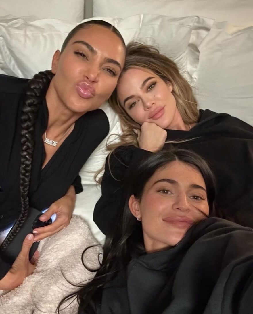 Κιμ Καρντάσιαν για Κάιλι Τζένερ: Ευχαριστώ το σύμπαν που με ευλόγησε με μια αδερφή σαν κι εσένα