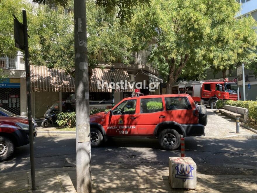 Φωτιά σε πολυκατοικία στο κέντρο της Θεσσαλονίκης