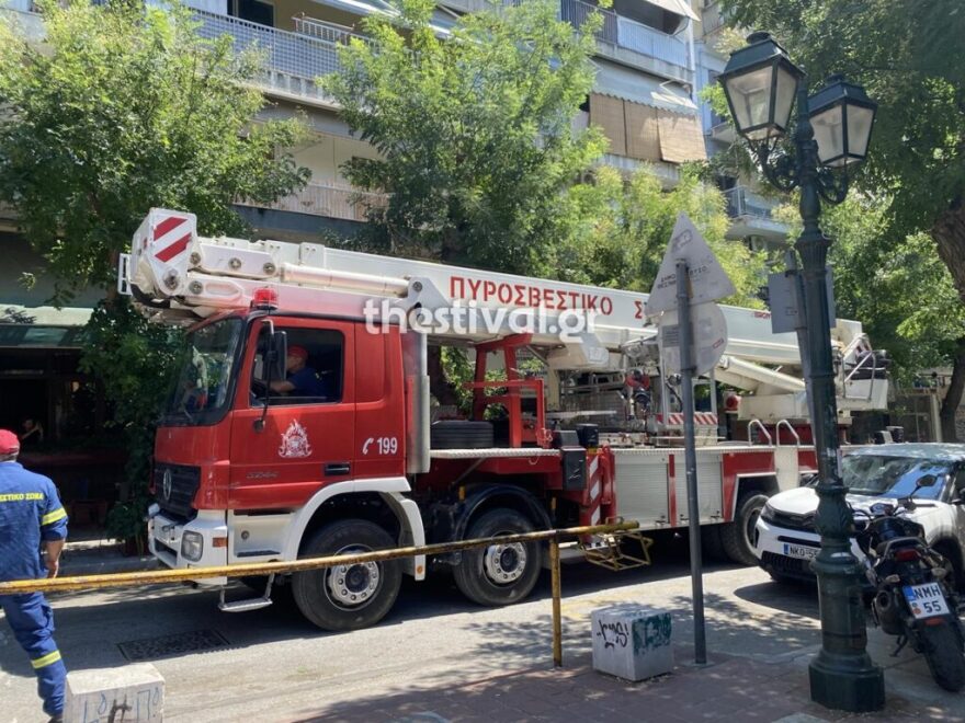 Φωτιά σε πολυκατοικία στο κέντρο της Θεσσαλονίκης