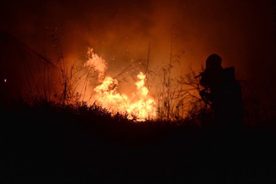 Φωτιά στην Αττική:   Τα 30χλμ. φτάνει το μέτωπο της πυρκαγιάς που καίει το Πεντελικό όρος - Επιχειρούν 670 πυροσβέστες