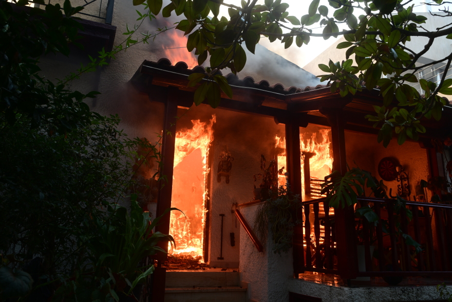 Φωτιά στην Αττική: Καταστράφηκαν σπίτια, επιχειρήσεις και περιουσίες σε Βριλήσσια, Πεντέλη, Χαλάνδρι - Βίντεο και φωτογραφίες