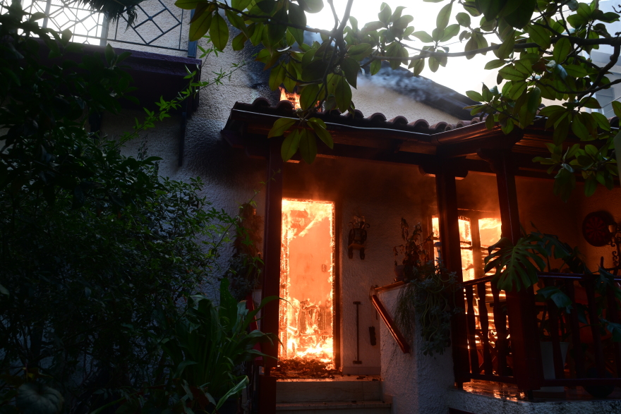 Φωτιά στην Αττική: Καταστράφηκαν σπίτια, επιχειρήσεις και περιουσίες σε Βριλήσσια, Πεντέλη, Χαλάνδρι - Βίντεο και φωτογραφίες
