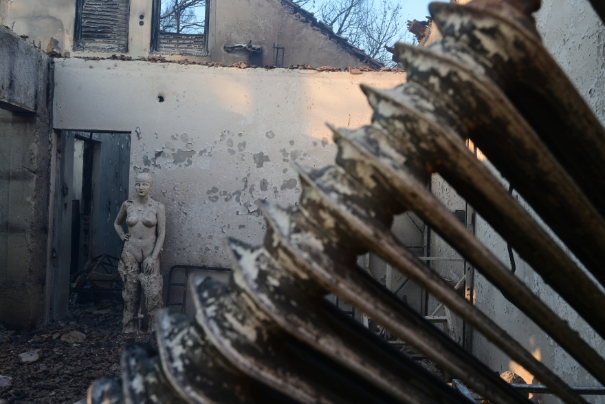 Φωτιά στην Αττική: Καταστράφηκαν σπίτια, επιχειρήσεις και περιουσίες σε Βριλήσσια, Πεντέλη, Χαλάνδρι - Βίντεο και φωτογραφίες