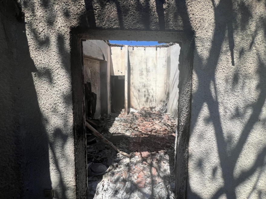 Φωτιά στην Αττική: Στις φλόγες παραδόθηκαν σπίτια, από θαύμα γλίτωσε το ησυχαστήριο του Θανάση Ευθυμιάδη