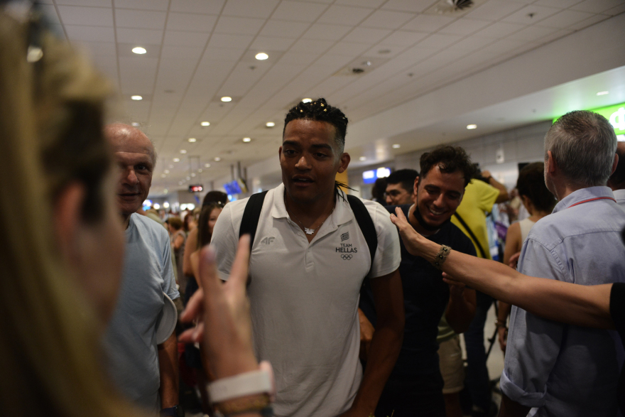 Ολυμπιακοί Αγώνες 2024: Επέστρεψε η Ολυμπιακή ομάδα - Τα φώτα σε Καραλή και Τεντόγλου - Δείτε βίντεο, φωτογραφίες 