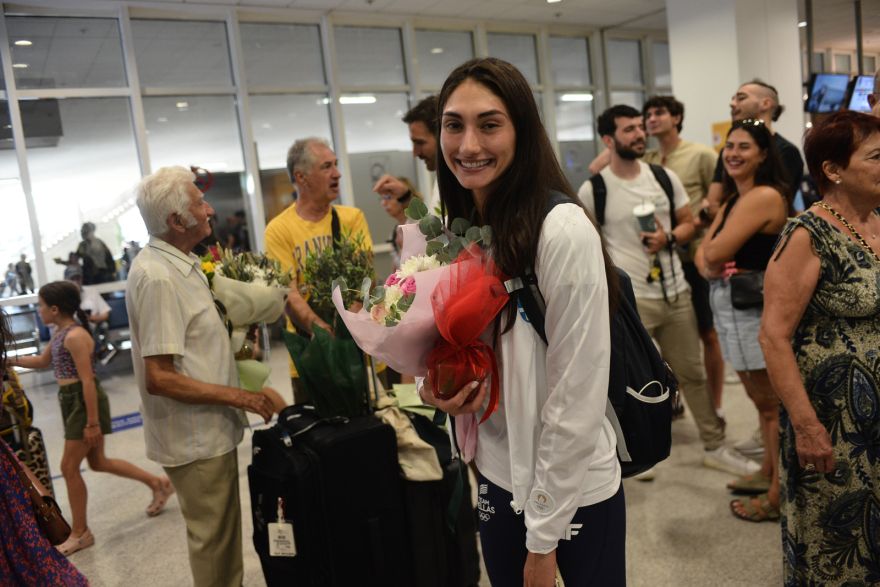 Ολυμπιακοί Αγώνες 2024: Επέστρεψε η Ολυμπιακή ομάδα - Τα φώτα σε Καραλή και Τεντόγλου - Δείτε βίντεο, φωτογραφίες 