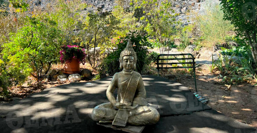 Φωτιά στην Αττική: Στις φλόγες παραδόθηκαν σπίτια, από θαύμα γλίτωσε το ησυχαστήριο του Θανάση Ευθυμιάδη