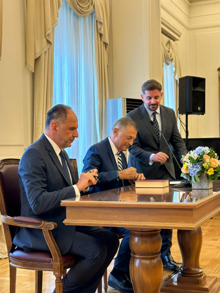 Άγιο Όρος: Ανέλαβε καθήκοντα διοικητή ο Αλκιβιάδης Στεφανής - Ένας στρατηγός για την ειρήνη στις Καρυές