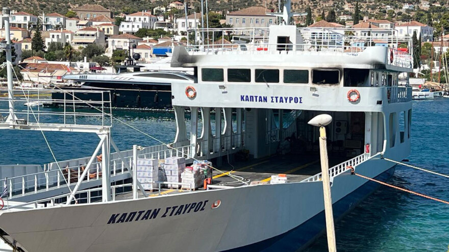 Φωτιά στο ferry boat που εκτελεί τη γραμμή Σπέτσες-Κόστα: Χωρίς ΙΧ η μεταφορά των επιβατών, μετ΄ εμποδίων η τροφοδοσία του νησιού