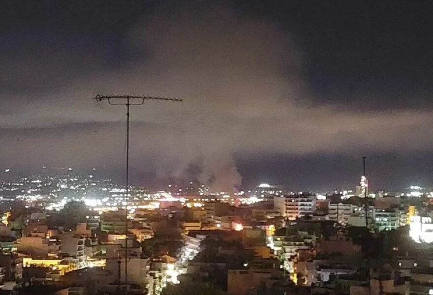 Θεσσαλονίκη: Πυκνοί καπνοί στα δυτικά από φωτιά στο πρώην στρατόπεδο Καρατάσιου στην Πολίχνη