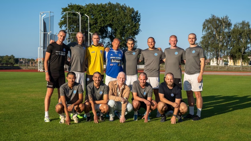 Γ..ώ τον καρκίνο - Οι παίκτες της Κάλμαρ AIK FK ξύρισαν τα κεφάλια τους για τον αρχηγό τους - Δείτε βίντεο