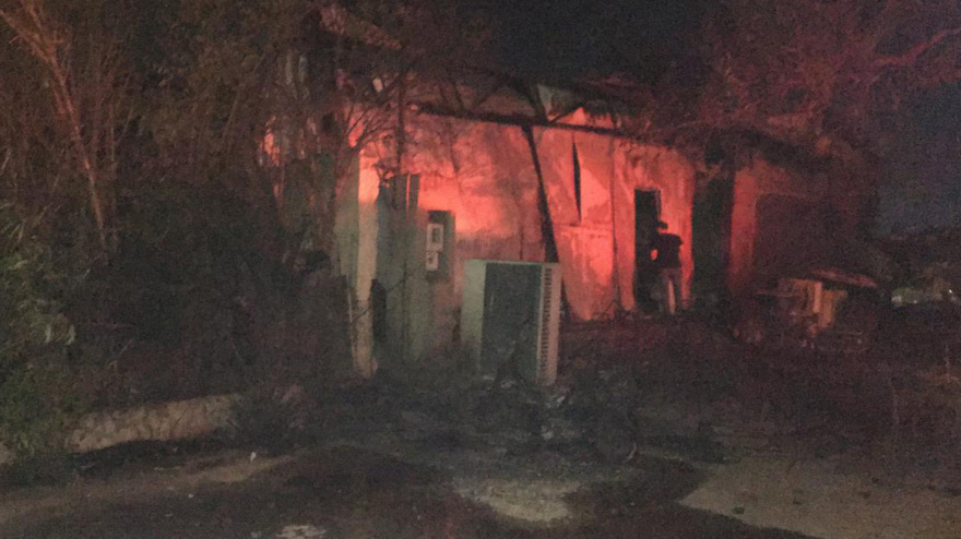 Φωτιά στην Αττική:  Θρήνος για τη γυναίκα που βρέθηκε απανθρακωμένη σε βιοτεχνία που κάηκε στο Πάτημα Χαλανδρίου