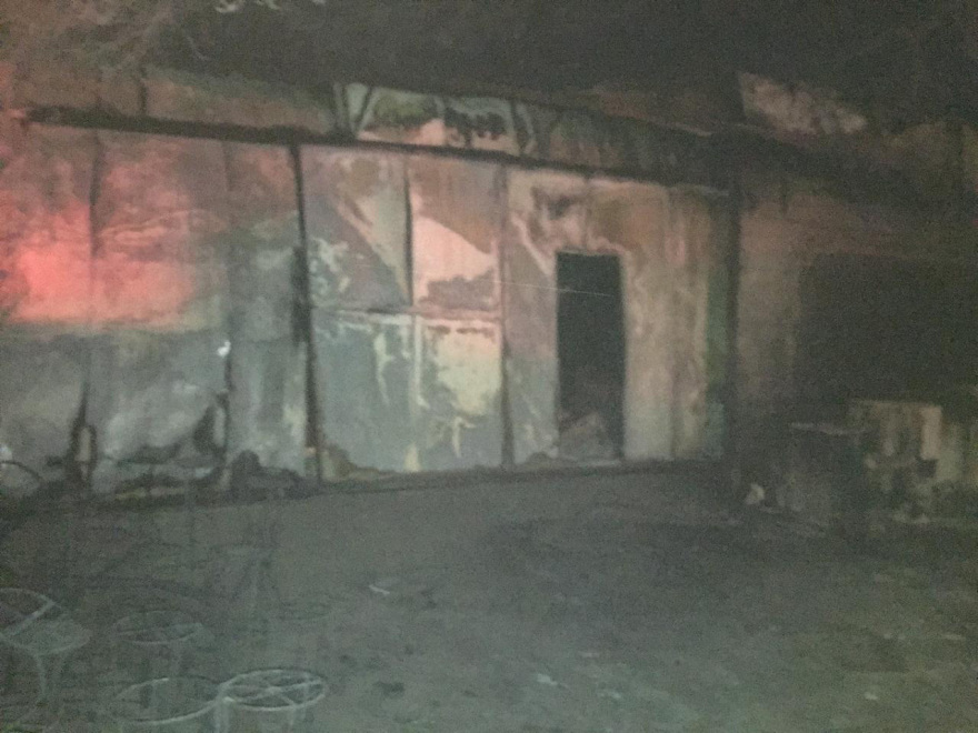 Φωτιά στην Αττική:  Θρήνος για τη γυναίκα που βρέθηκε απανθρακωμένη σε βιοτεχνία που κάηκε στο Πάτημα Χαλανδρίου