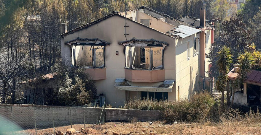 Φωτιά στην Αττική: Ο αγώνας της επόμενης μέρας για την αποκατάσταση στην Πεντέλη - Δείτε βίντεο και φωτογραφίες