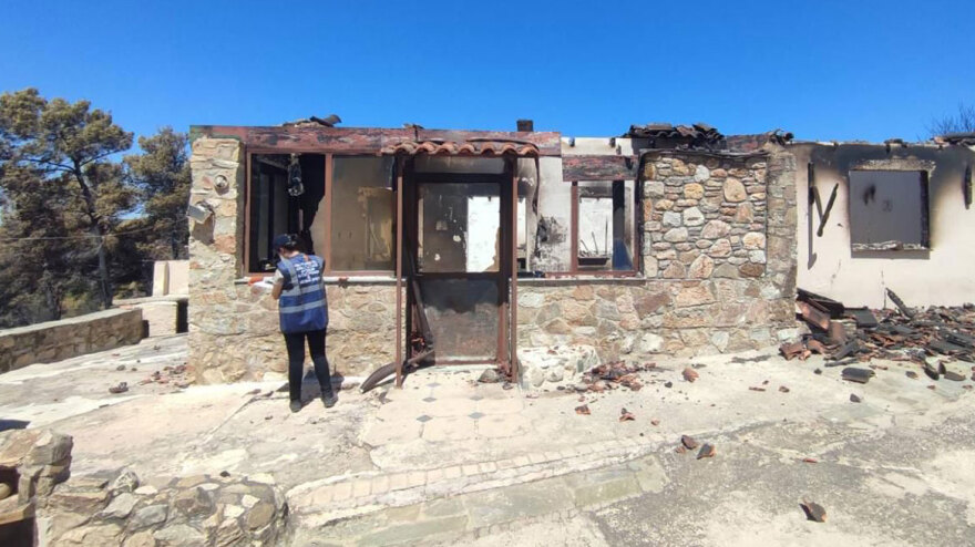 Φωτιά στην Αττική: Με 20 συνεργεία μηχανικών οι αυτοψίες στις πυρόπληκτες περιοχές - Στόχος να ανοίξει η πλατφόρμα αρωγής «το συντομότερο δυνατόν»