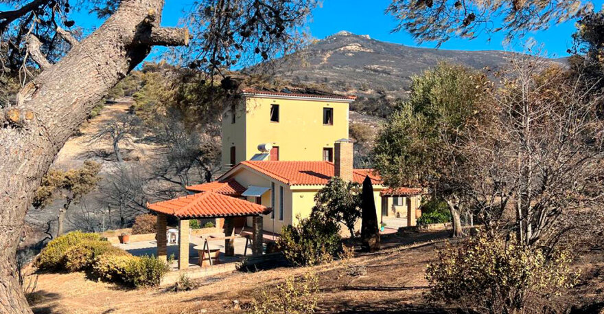 Φωτιά στην Αττική: Αυτό είναι το σπίτι του καταδικασθέντα για τη φωτιά στο Μάτι που καταστράφηκε στη φωτιά της Πεντέλης