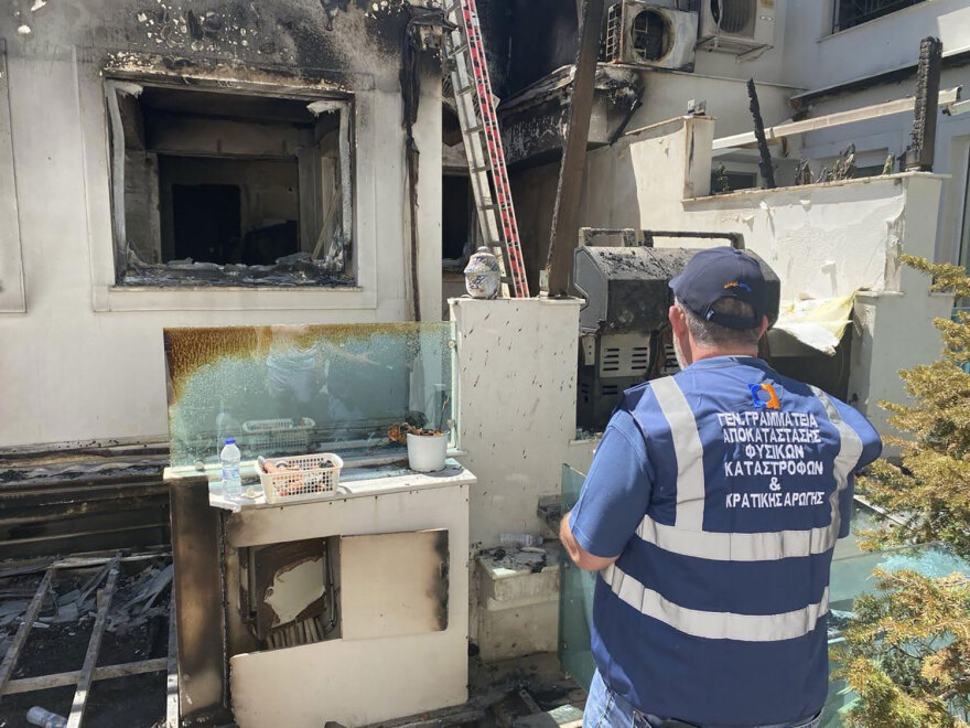 Φωτιά στην Αττική: Με 20 συνεργεία μηχανικών οι αυτοψίες στις πυρόπληκτες περιοχές - Στόχος να ανοίξει η πλατφόρμα αρωγής «το συντομότερο δυνατόν»