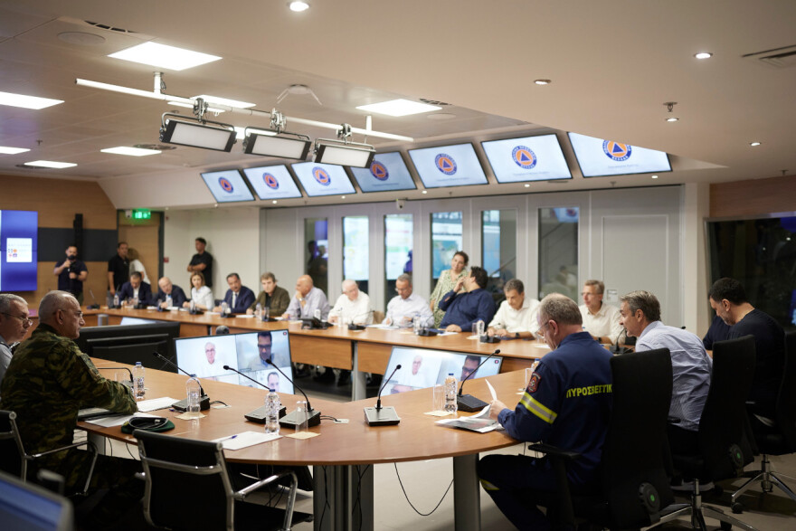 Φωτιές στην Αττική: Επιτάχυνση διαδικασιών για αποκατάσταση των πυρόπληκτων - Τι συζητήθηκε στη σύσκεψη υπό τον Μητσοτάκη