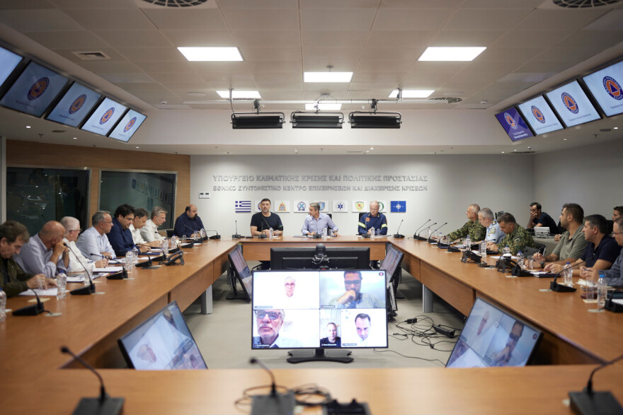 Φωτιές στην Αττική: Επιτάχυνση διαδικασιών για αποκατάσταση των πυρόπληκτων - Τι συζητήθηκε στη σύσκεψη υπό τον Μητσοτάκη