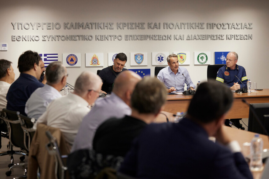 Φωτιές στην Αττική: Επιτάχυνση διαδικασιών για αποκατάσταση των πυρόπληκτων - Τι συζητήθηκε στη σύσκεψη υπό τον Μητσοτάκη
