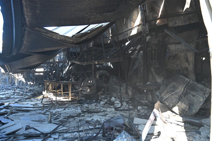 Φωτιά στην Αττική:  Θρήνος για τη γυναίκα που βρέθηκε απανθρακωμένη σε βιοτεχνία που κάηκε στο Πάτημα Χαλανδρίου