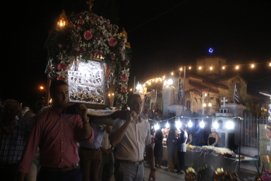 Ο εορτασμός του Δεκαπενταύγουστου στην Ελλάδα - Βίντεο και φωτογραφίες 