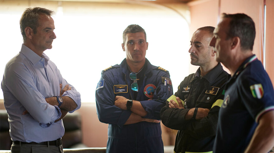 Μητσοτάκης: Στην βάση των Canadair στην Ελευσίνα - «Να γινόμαστε καλύτεροι, αλλά μην απαξιωθεί η δουλειά του κρατικού μηχανισμού»