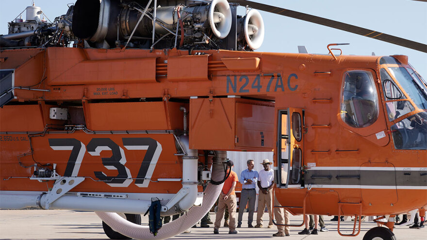Μητσοτάκης: Στην βάση των Canadair στην Ελευσίνα - «Να γινόμαστε καλύτεροι, αλλά μην απαξιωθεί η δουλειά του κρατικού μηχανισμού»