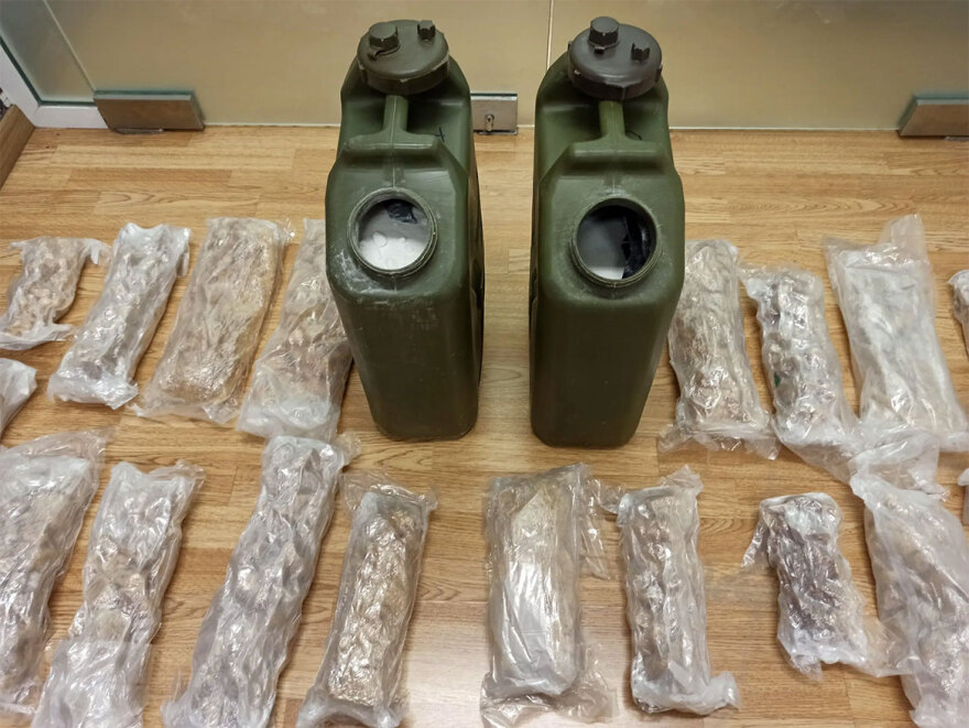 Ισραηλινοί και Ουκρανοί διακινούσαν ναρκωτικά με τροχόσπιτα, ιστοπλοϊκά και... μπιτόνια στο Ισραήλ μέσω Ελλάδος