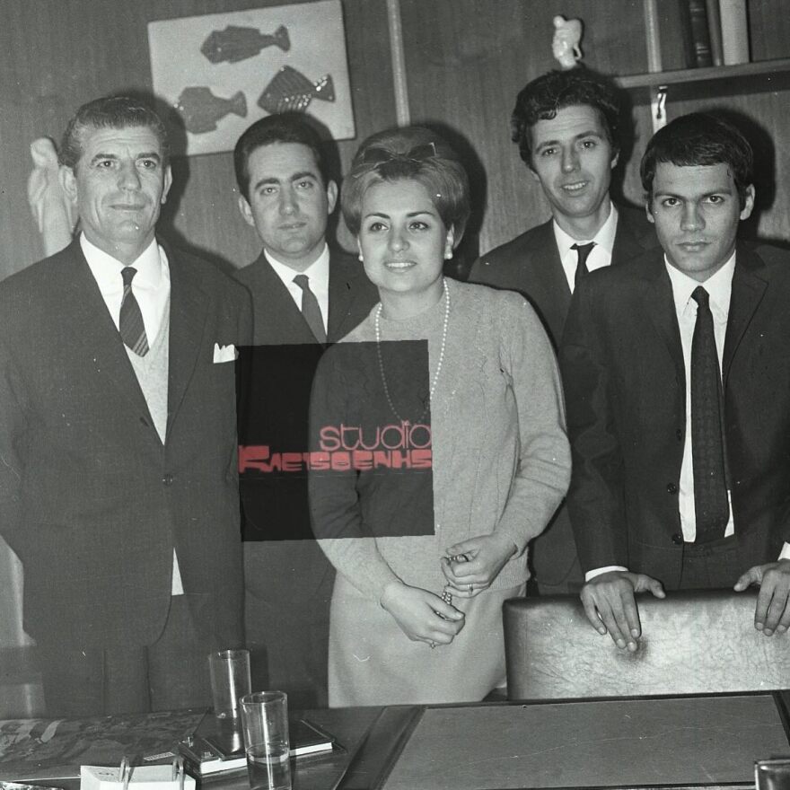 Βίκυ Μοσχολιού: Σαν σήμερα έφυγε από τη ζωή - Η αδημοσίευτη φωτογραφία της με Μπιθικώτση, Κόκοτα και Ξαρχάκο