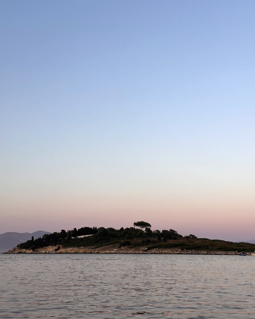 Χριστόφορος Παπακαλιάτης: Το φωτογραφικό άλμπουμ του από τις διακοπές στους Παξούς