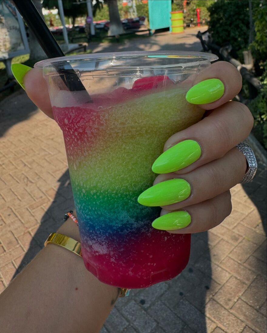 Ζόζεφιν: Απολαμβάνει τις διακοπές της με τον Νίνο - Το στιγμιότυπο με φόντο το ηλιοβασίλεμα