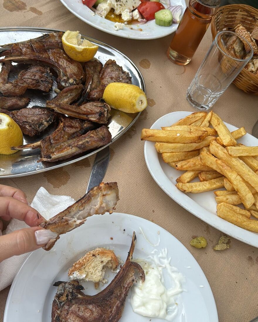 Ζόζεφιν: Απολαμβάνει τις διακοπές της με τον Νίνο - Το στιγμιότυπο με φόντο το ηλιοβασίλεμα