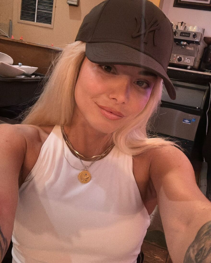 Ζόζεφιν: Απολαμβάνει τις διακοπές της με τον Νίνο - Το στιγμιότυπο με φόντο το ηλιοβασίλεμα