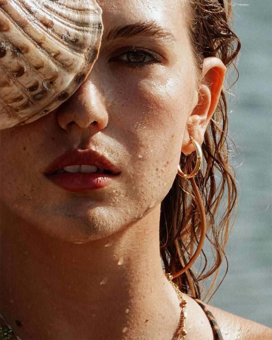 Κλέλια Ανδριολάτου: Κάνει γιόγκα με το μαγιό της στο φεγγαρόφως - Δείτε το βίντεο