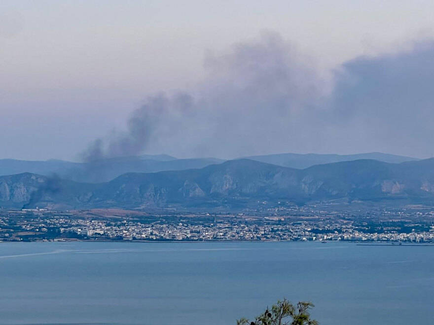 Φωτιά στην Κόρινθο: Κάηκε ολοσχερώς βιομηχανία - Δείτε βίντεο και φωτογραφίες
