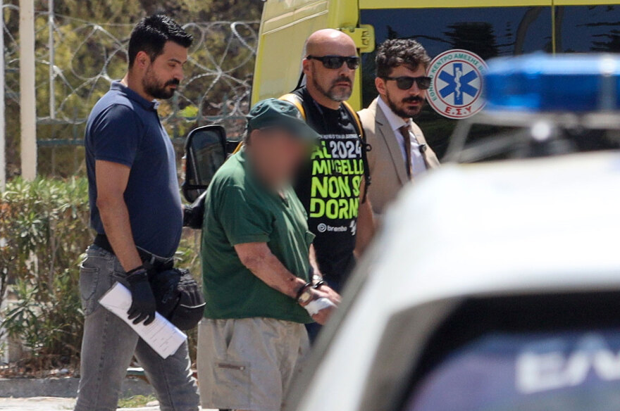 Γλυκά Νερά: Φωτογραφίες ντοκουμέντα από τη δράση του 80χρονου που φέρεται να έβαλε τέσσερις φωτιές