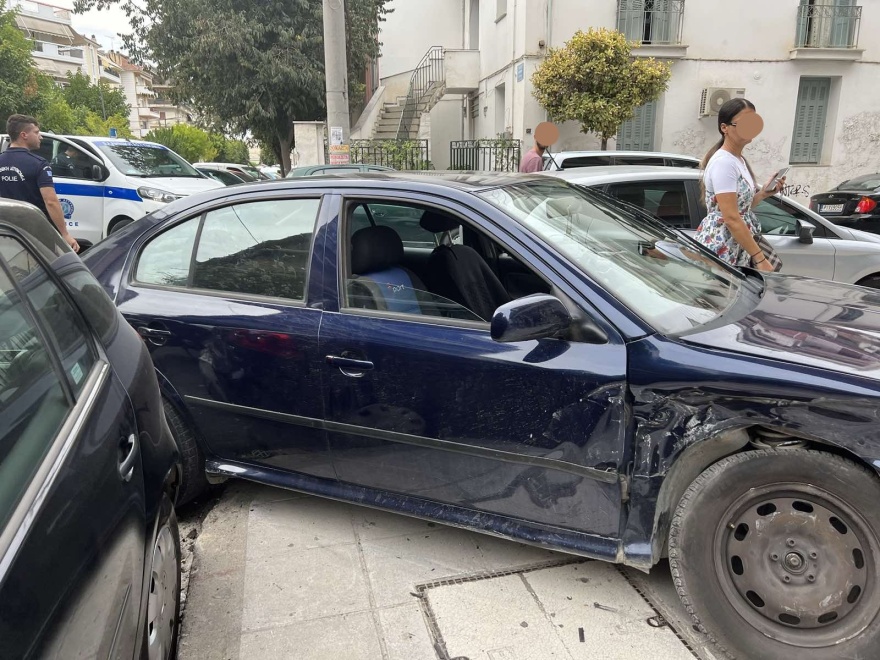 Λάρισα: Τροχαίο με τρεις τραυματίες στο κέντρο της πόλης