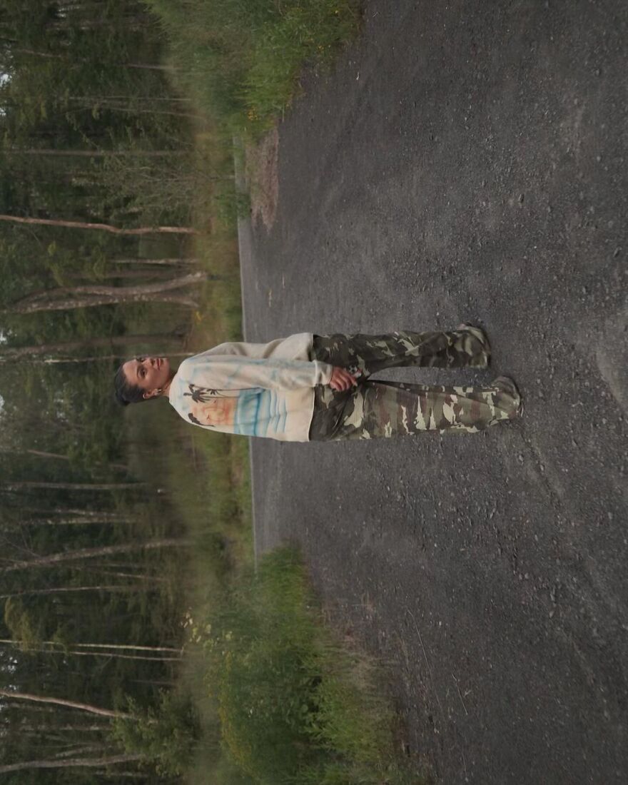 Άσλεϊ Γκράχαμ: Ποζάρει γυμνή μέσα στο νερό