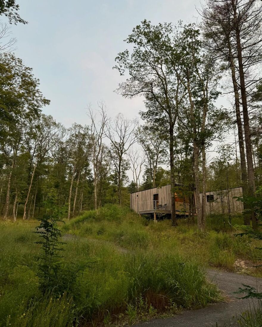 Άσλεϊ Γκράχαμ: Ποζάρει γυμνή μέσα στο νερό