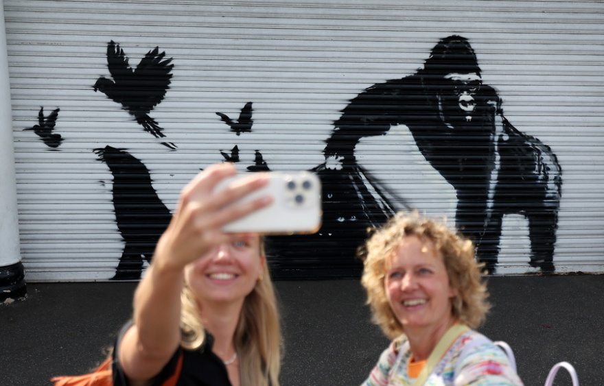 Banksy: Ο ζωολογικός κήπος του Λονδίνου αφαίρεσε το τελευταίο έργο του