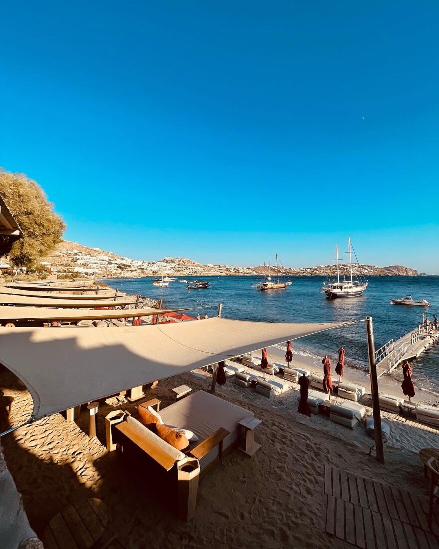 Μαρία Αντωνά: Κάνει ηλιοθεραπεία στη Μύκονο